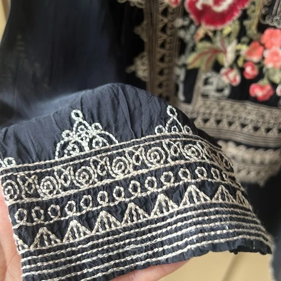 Johnny Was Meadow Embroidered Longline Tunic Blouse. Long Sleeve Black Roomy S - Picture 5 of 11